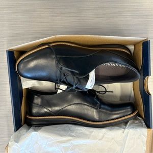 Never worn black Cole Haan oxfords